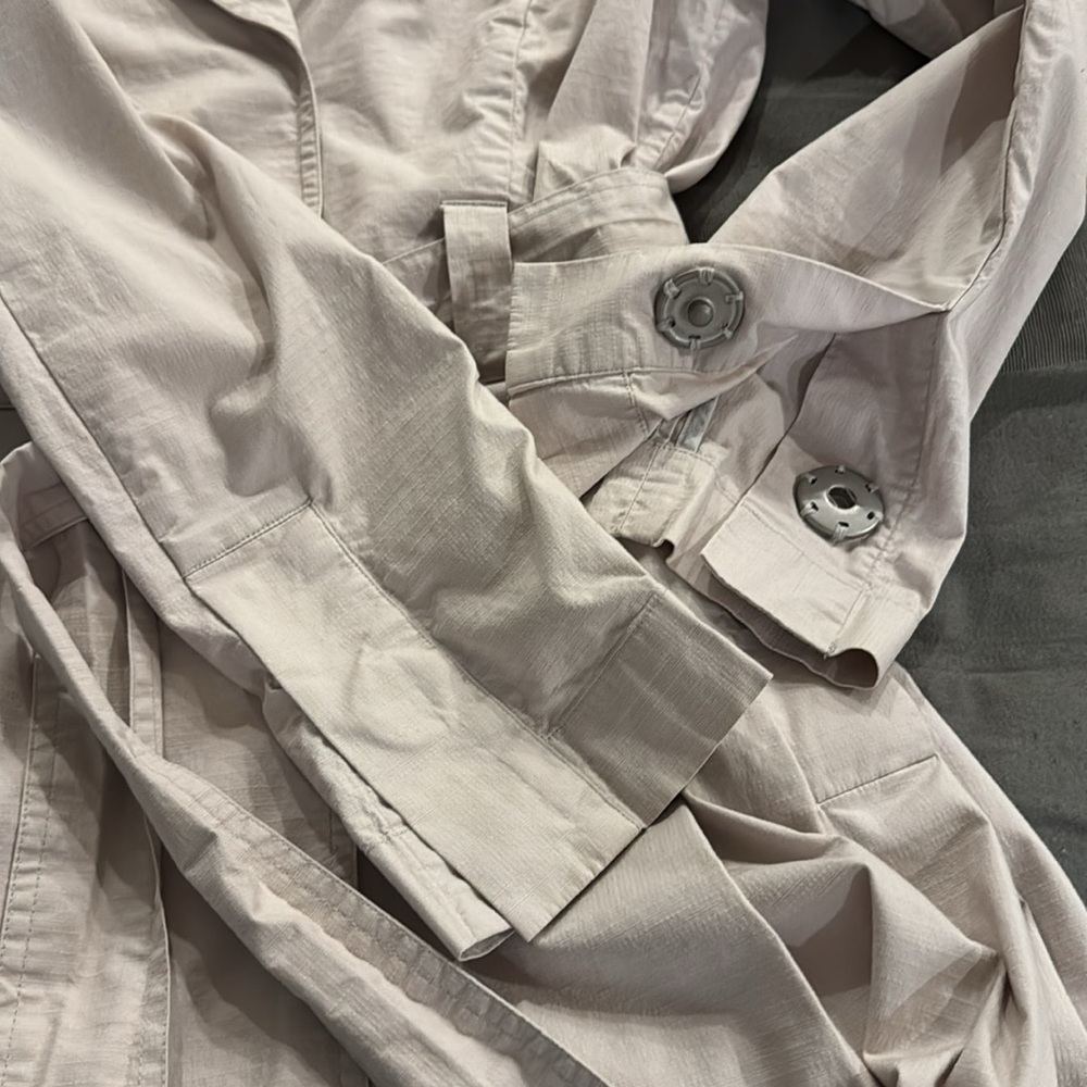 Cabi Pleated Belted Trench - Picture 11 of 12